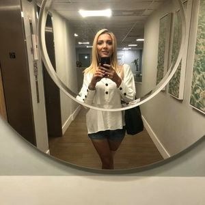 Meet your Posher, Flory